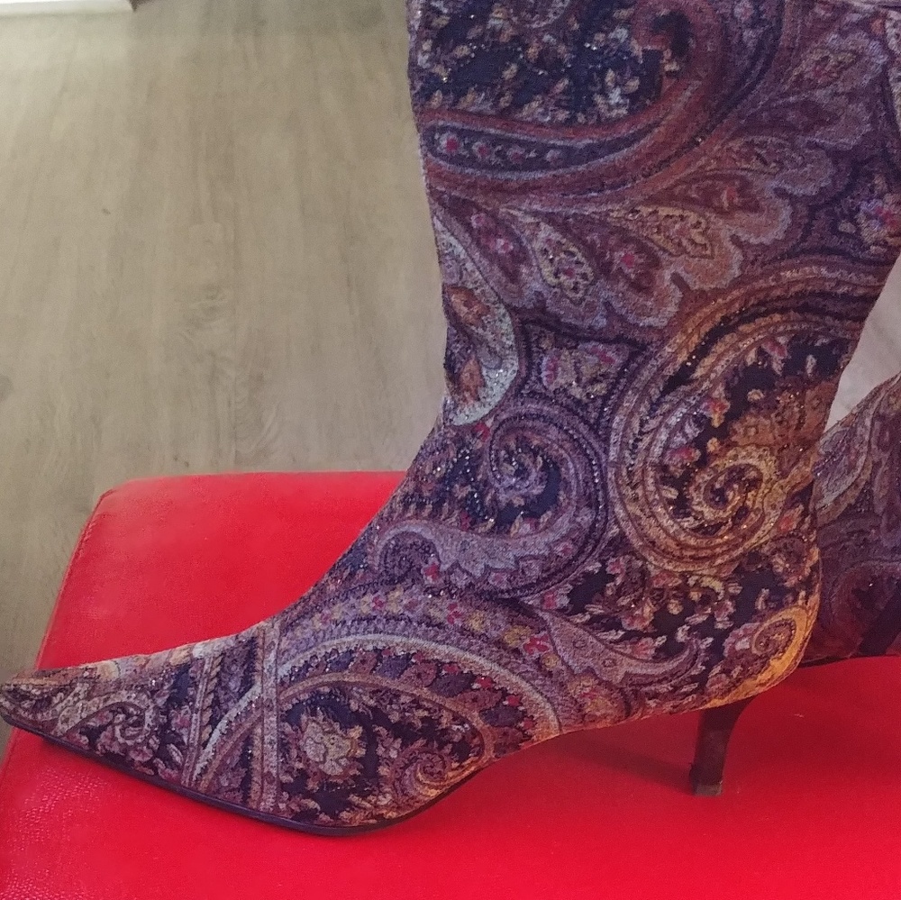 Tapestry (fabric) boots